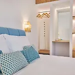 Vera - Brand New Seafront Villa! أليكيس