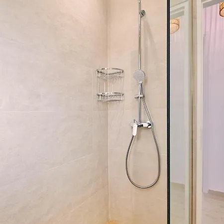 Vera - Brand New Seafront Villa! فيلة *