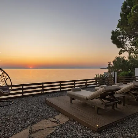 فيلة Vera - Brand New Seafront Villa! أليكيس