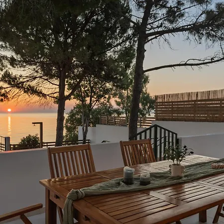 Vera - Brand New Seafront Villa! فيلة *