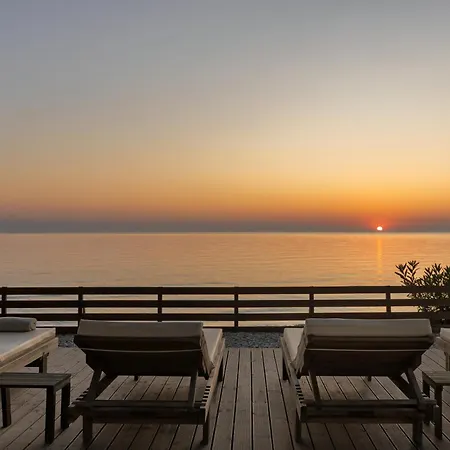 Vera - Brand New Seafront Villa! فيلة أليكيس