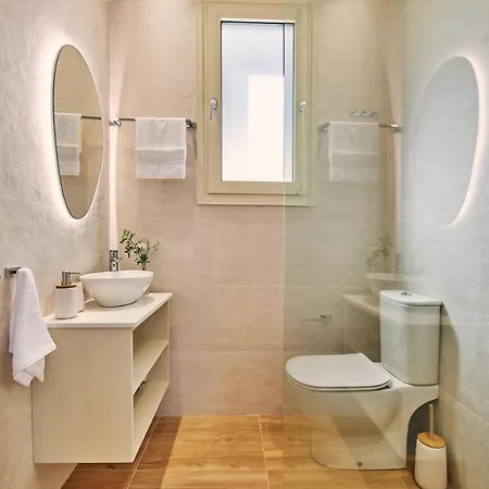 Vera - Brand New Seafront Villa! Αλυκών