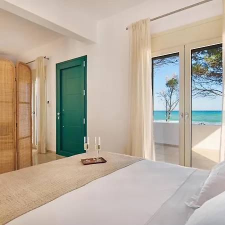 Vera - Brand New Seafront Villa! Αλυκών