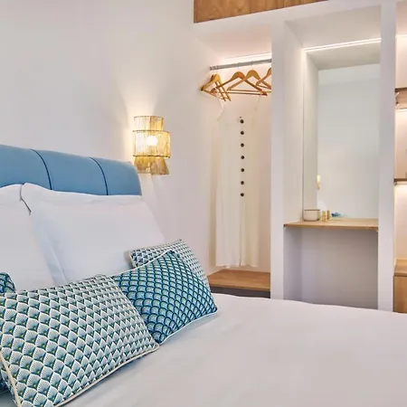 Vera - Brand New Seafront Villa! אליקס