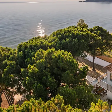 Vera - Brand New Seafront Villa! Αλυκών