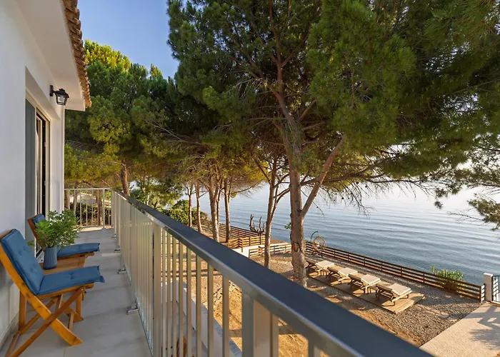 Вилла Vera - Brand New Seafront Villa!